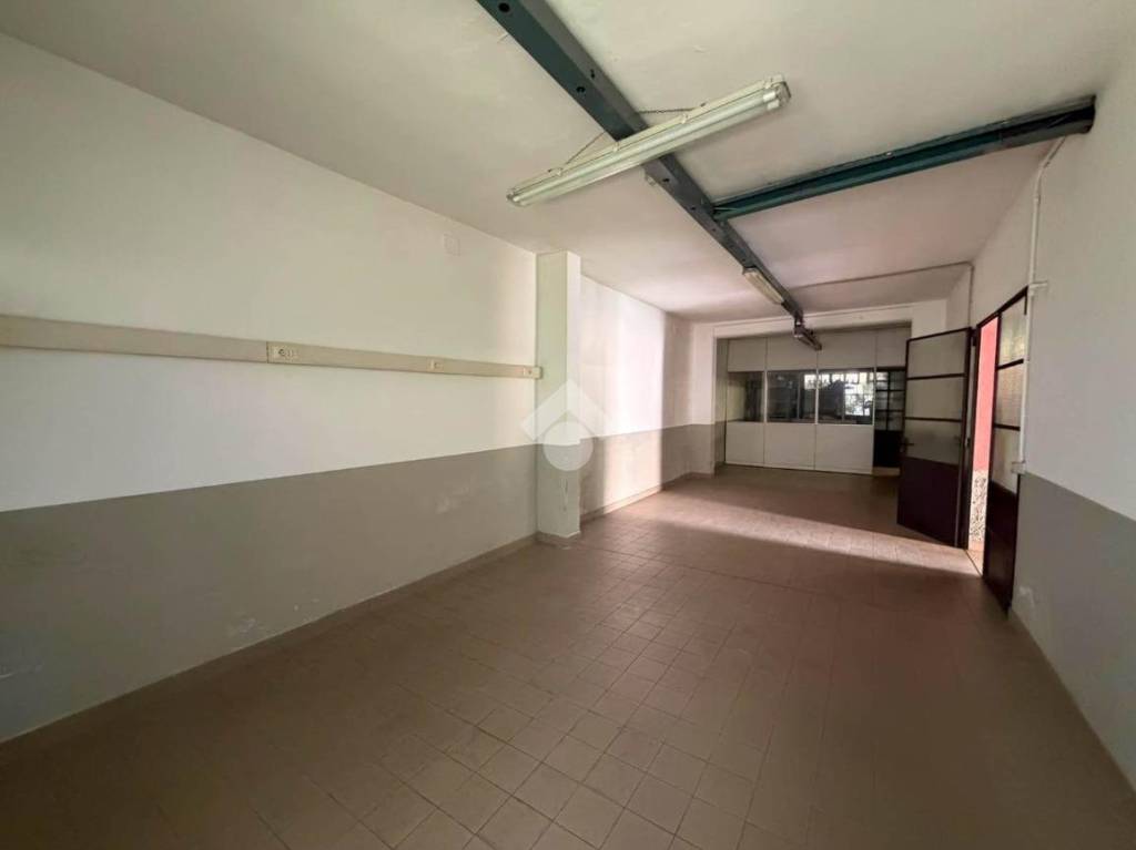locale commerciale in affitto a Peschiera Borromeo in zona Mezzate