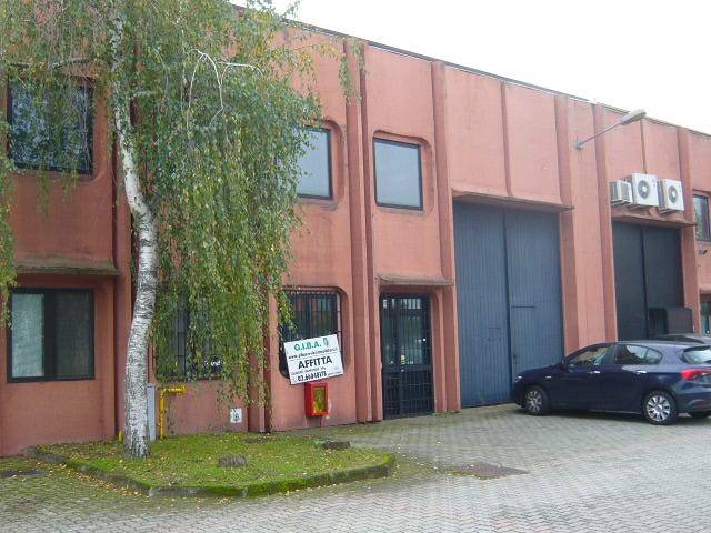 locale commerciale in affitto a Peschiera Borromeo in zona Linate