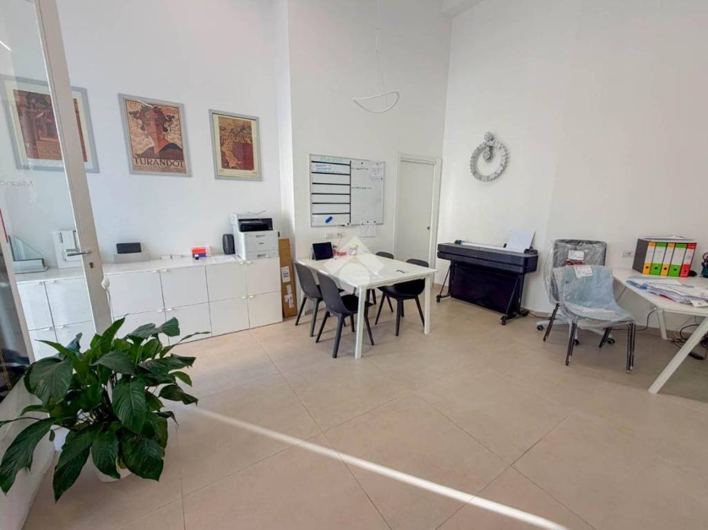 negozio in affitto a Peschiera Borromeo in zona Bettola