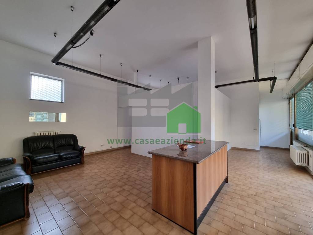 negozio in affitto a Pessano con Bornago