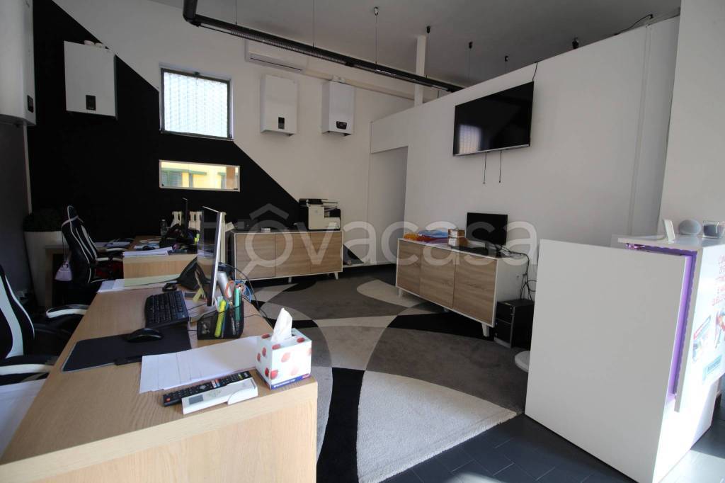 negozio in affitto a Pessano con Bornago