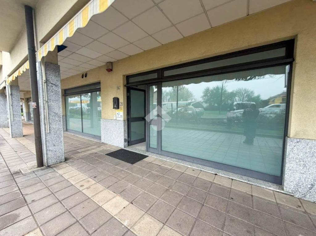 negozio in affitto a Pessano con Bornago