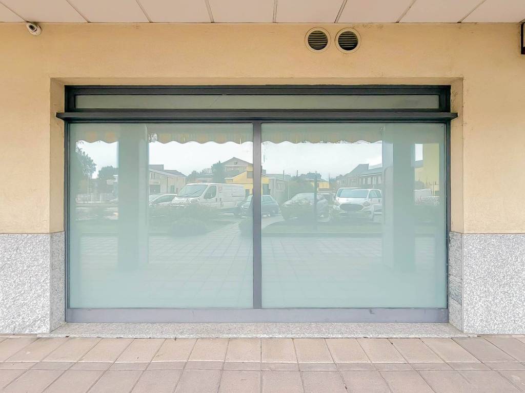 negozio in affitto a Pessano con Bornago