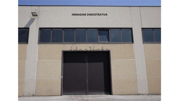 locale di sgombero in affitto a Pessano con Bornago