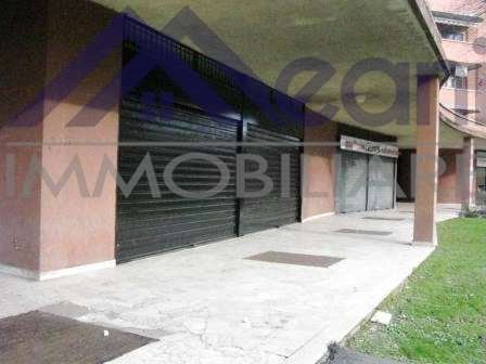 negozio in affitto a Pieve Emanuele in zona Fizzonasco