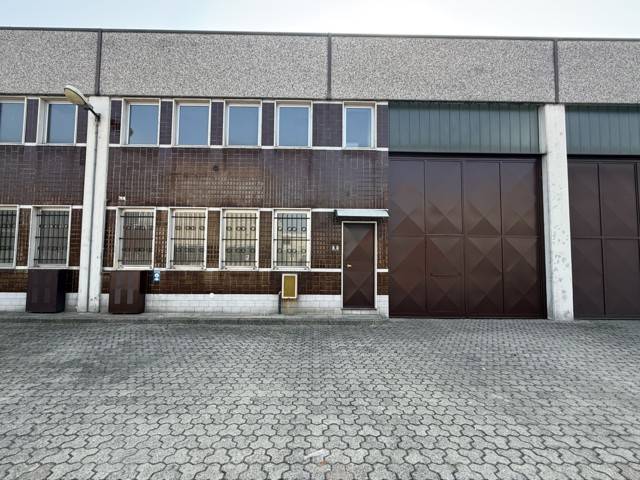 locale commerciale in affitto a Pieve Emanuele in zona Fizzonasco