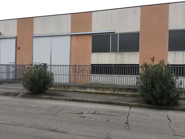 capannone in affitto a Pieve Emanuele