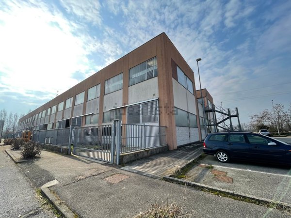 capannone in affitto a Pieve Emanuele