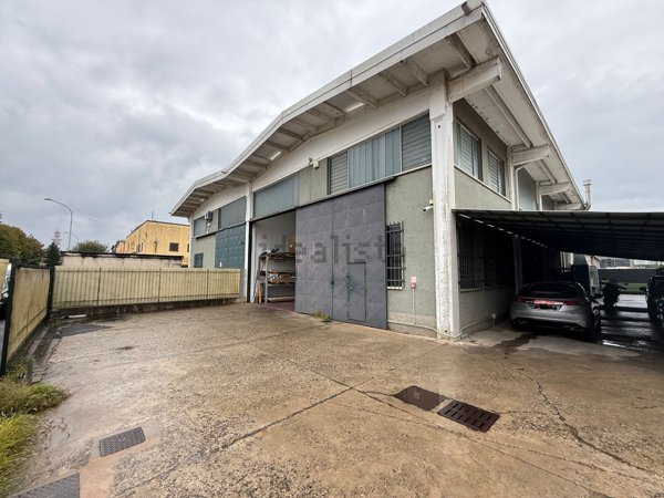 capannone in affitto a Pieve Emanuele in zona Fizzonasco