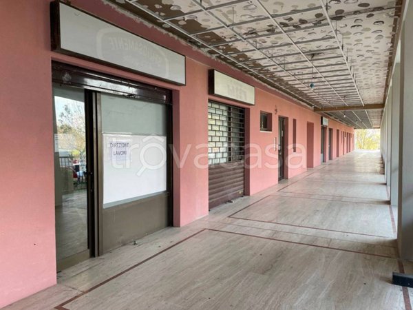 negozio in affitto a Pieve Emanuele