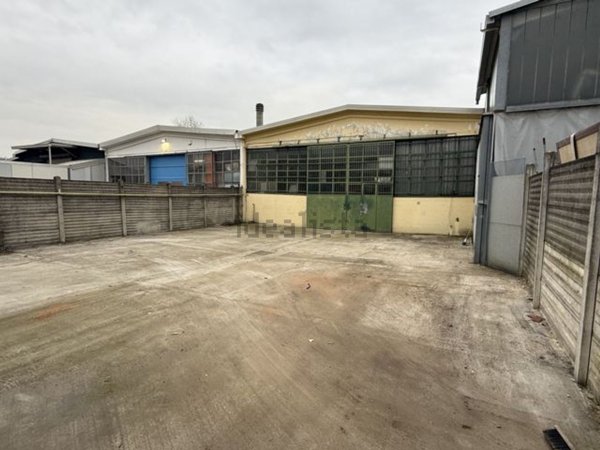 ufficio in affitto a Pieve Emanuele in zona Fizzonasco