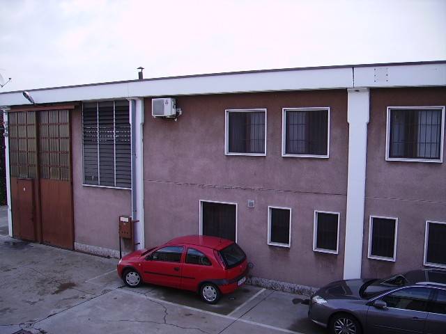 locale commerciale in affitto a Pieve Emanuele in zona Fizzonasco