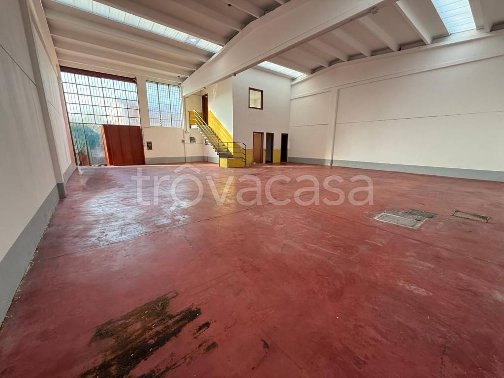 locale commerciale in affitto a Pieve Emanuele in zona Fizzonasco