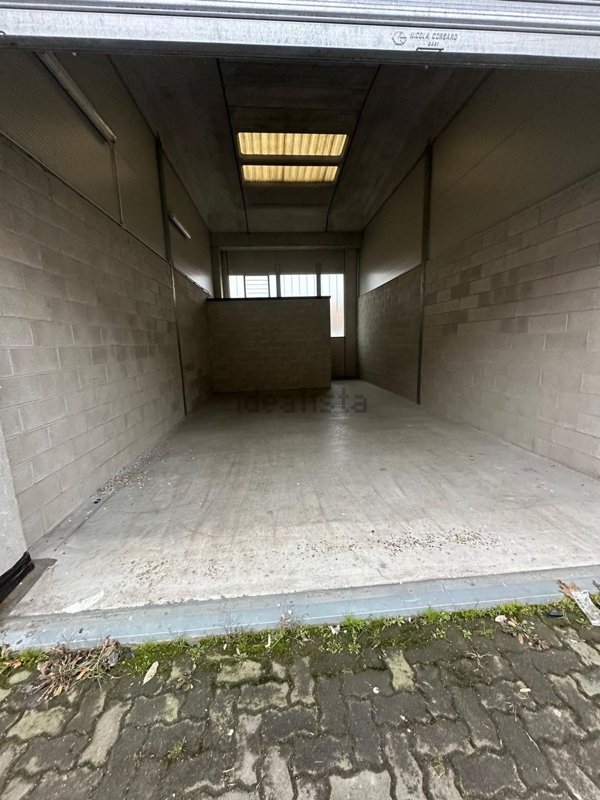 locale commerciale in affitto a Pieve Emanuele