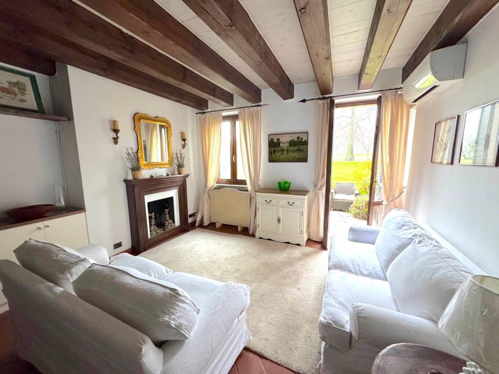 appartamento in affitto a Pieve Emanuele in zona Tolcinasco