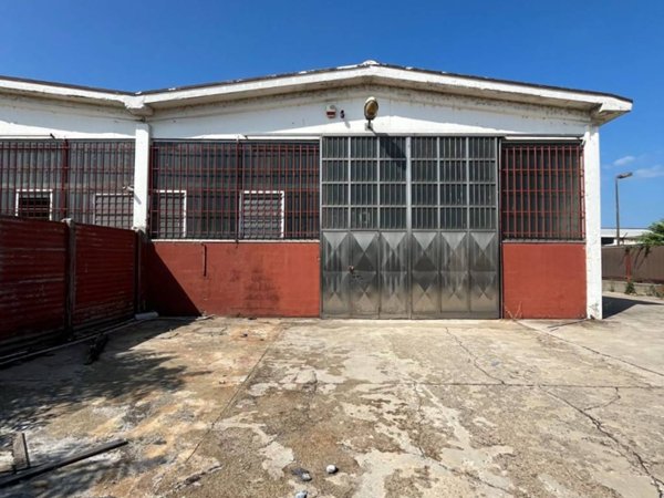 locale commerciale in affitto a Pieve Emanuele in zona Fizzonasco