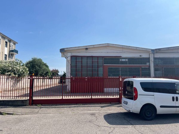 locale commerciale in affitto a Pieve Emanuele in zona Fizzonasco