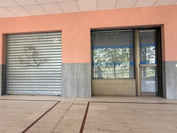 negozio in affitto a Pieve Emanuele