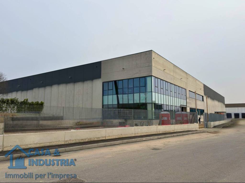 locale commerciale in affitto a Pioltello