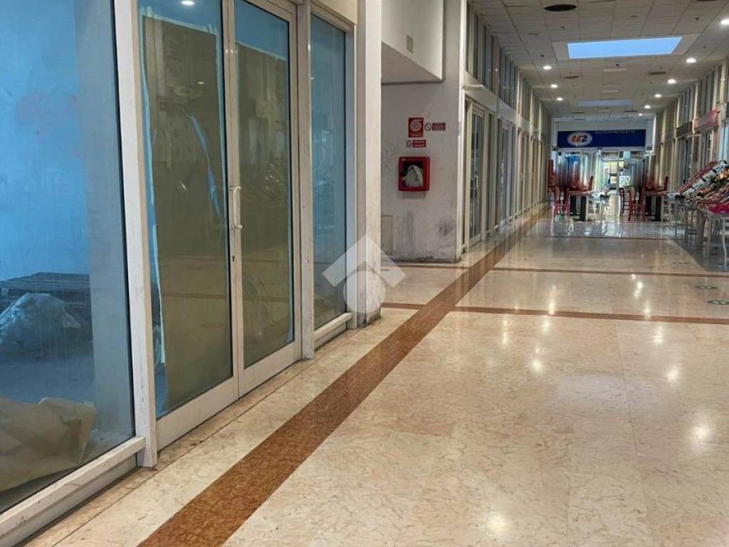 negozio in affitto a Pioltello