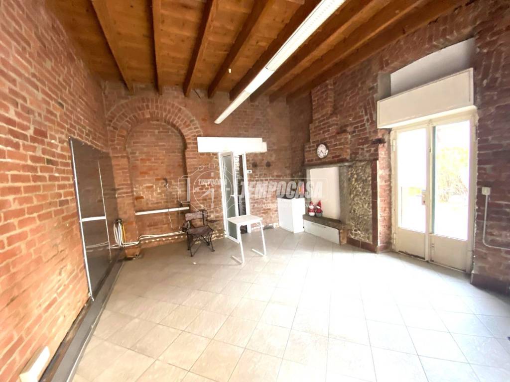 negozio in affitto a Pioltello