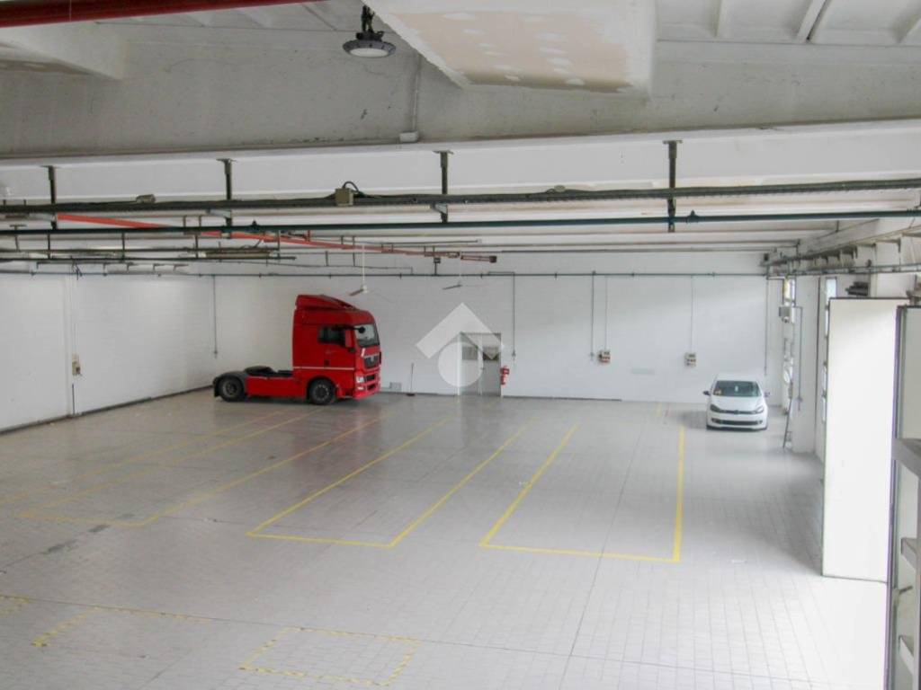 locale commerciale in affitto a Pioltello in zona Seggiano