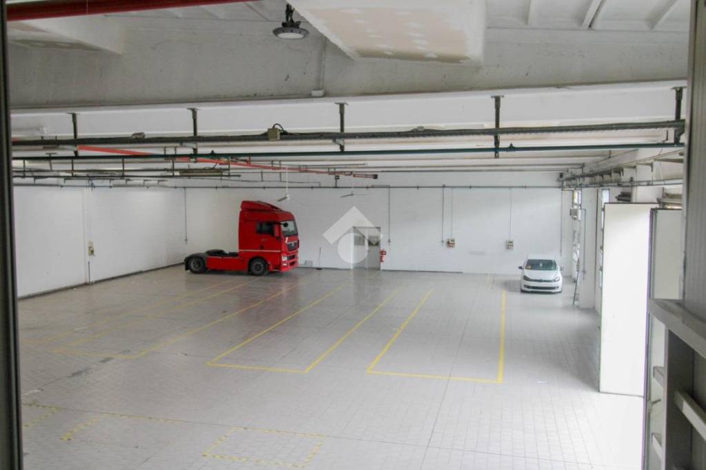 locale commerciale in affitto a Pioltello in zona Seggiano