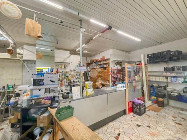 negozio in affitto a Pioltello