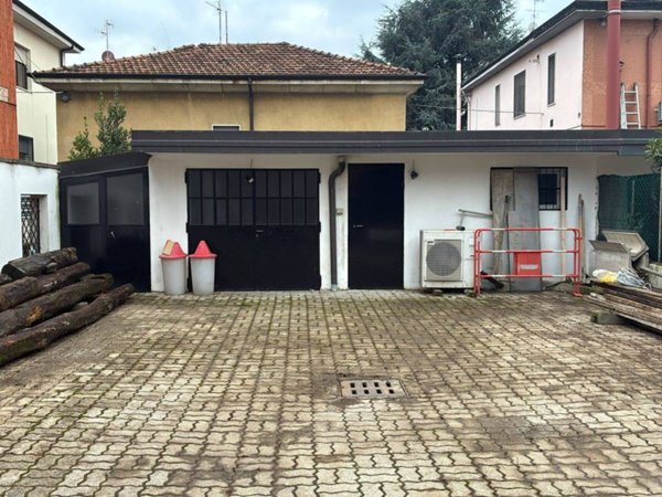 locale di sgombero in affitto a Pioltello in zona Seggiano
