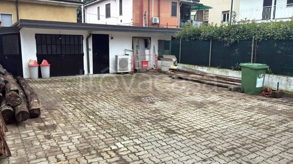locale commerciale in affitto a Pioltello in zona Seggiano