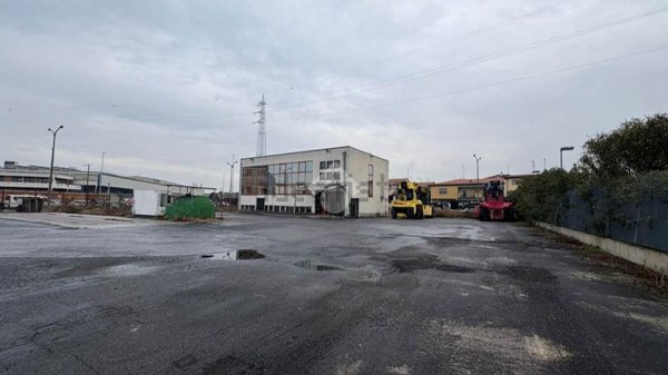 capannone in affitto a Pioltello