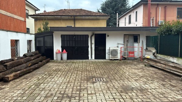 locale di sgombero in affitto a Pioltello in zona Seggiano