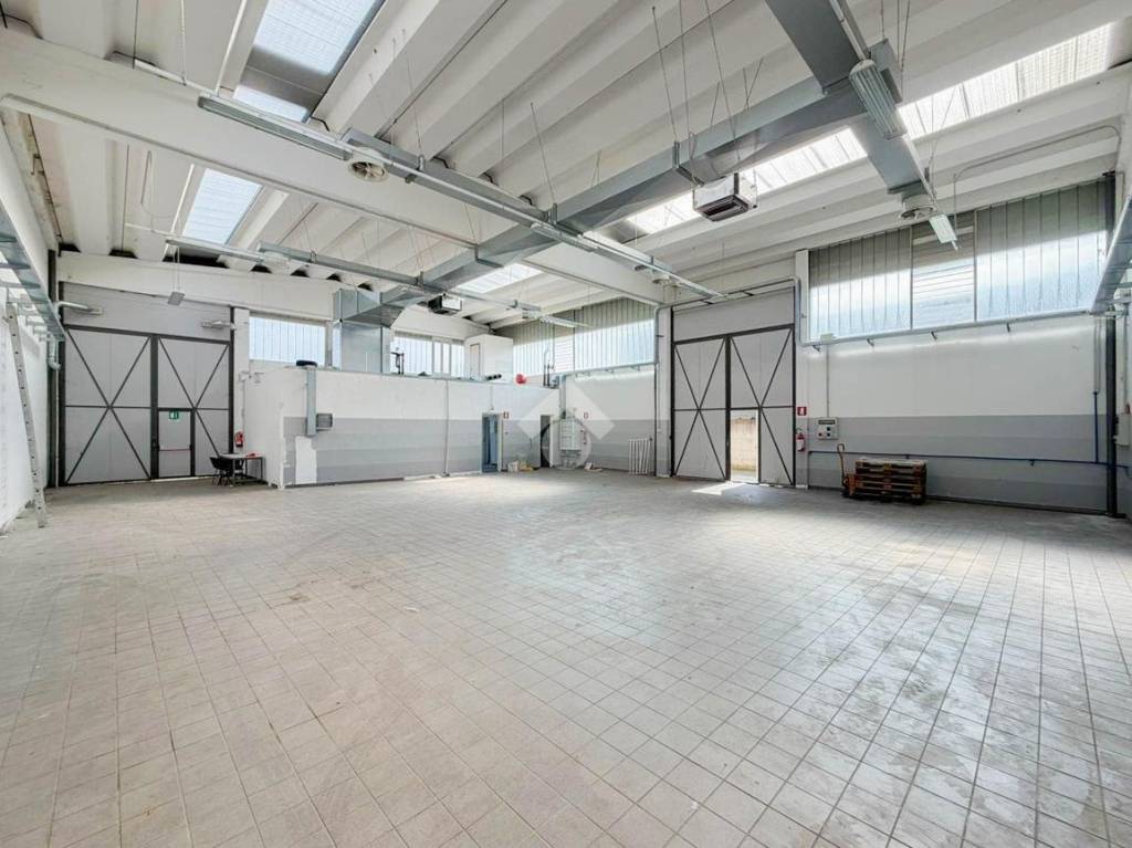 locale commerciale in affitto a Pioltello in zona Seggiano