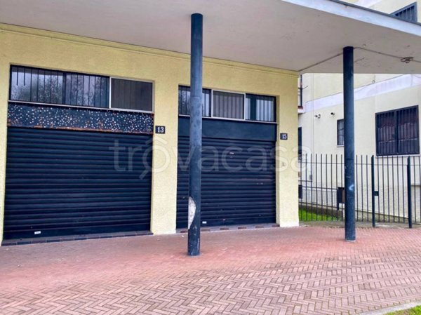 negozio in affitto a Pioltello