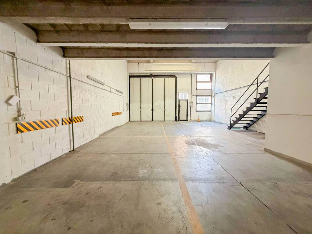 locale commerciale in affitto a Pioltello