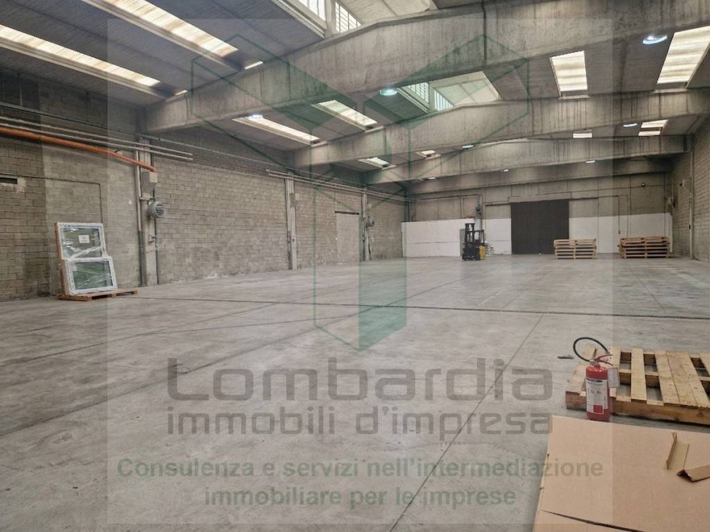 locale commerciale in affitto a Pioltello