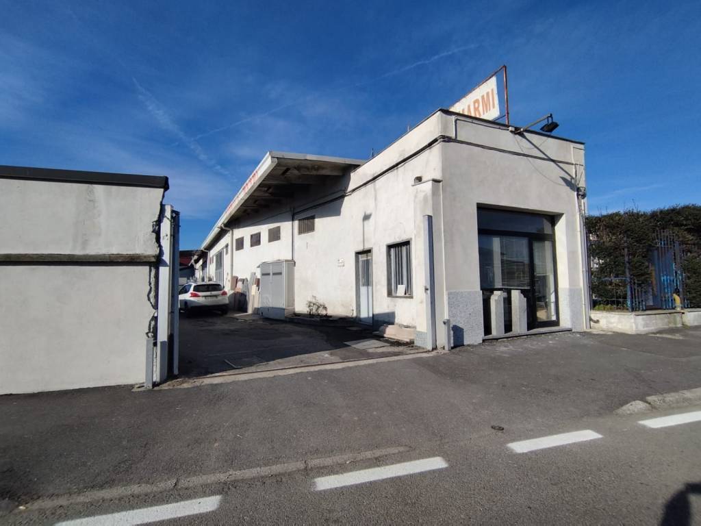 locale commerciale in affitto a Lainate