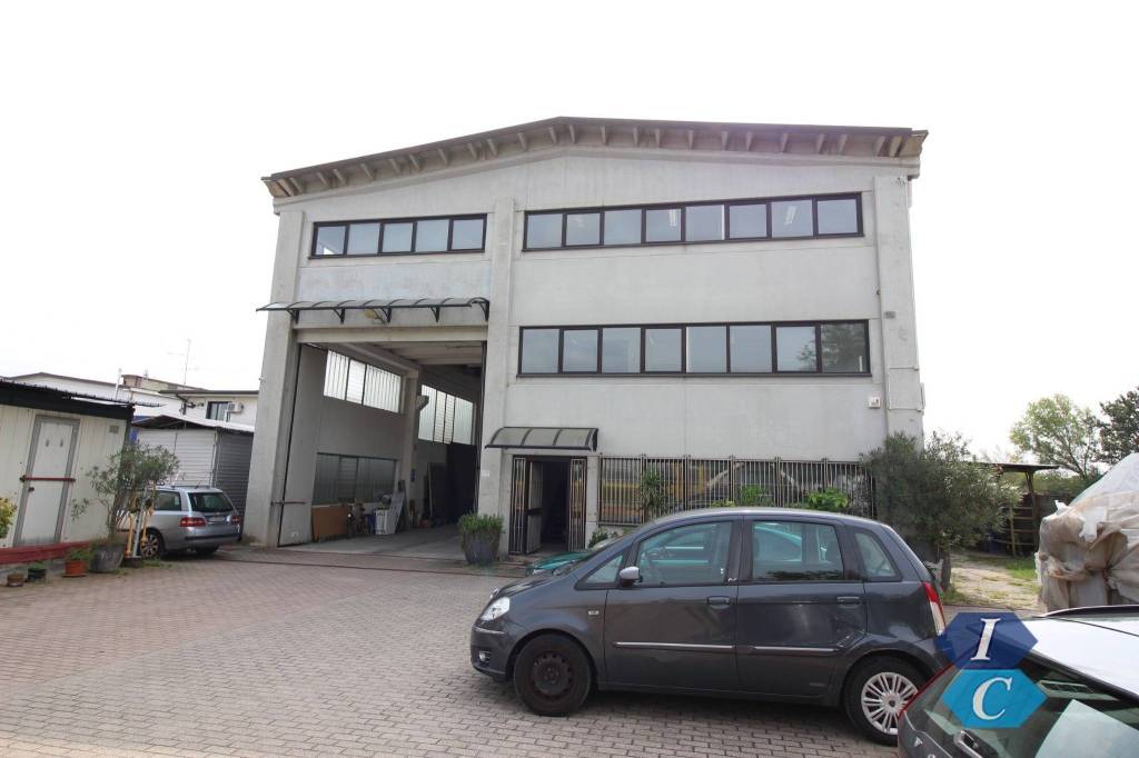 locale commerciale in affitto a Pogliano Milanese