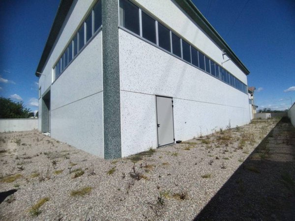 locale commerciale in affitto a Pogliano Milanese