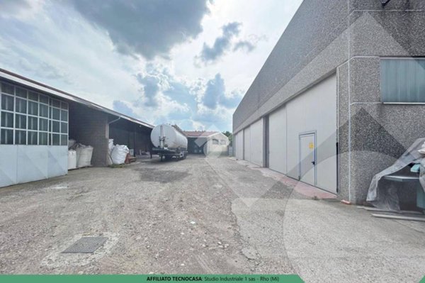 locale commerciale in affitto a Pogliano Milanese