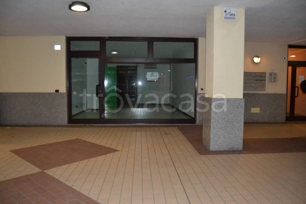 negozio in affitto a Pogliano Milanese