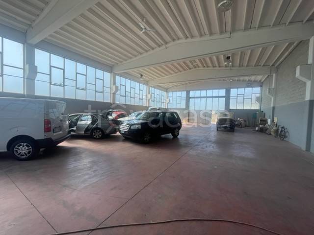 locale commerciale in affitto a Pogliano Milanese