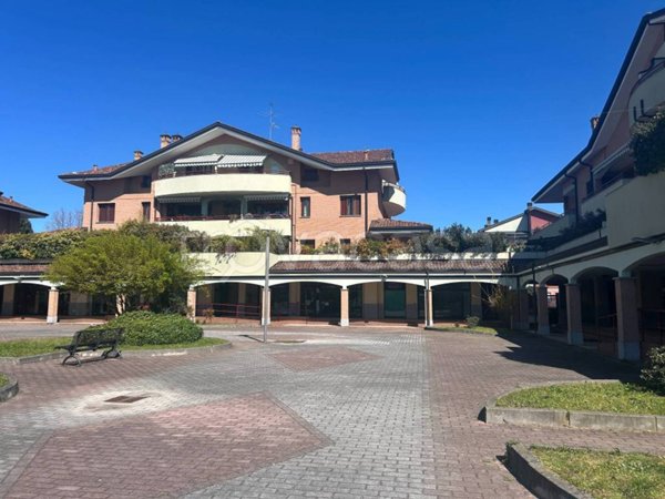 negozio in affitto a Pogliano Milanese