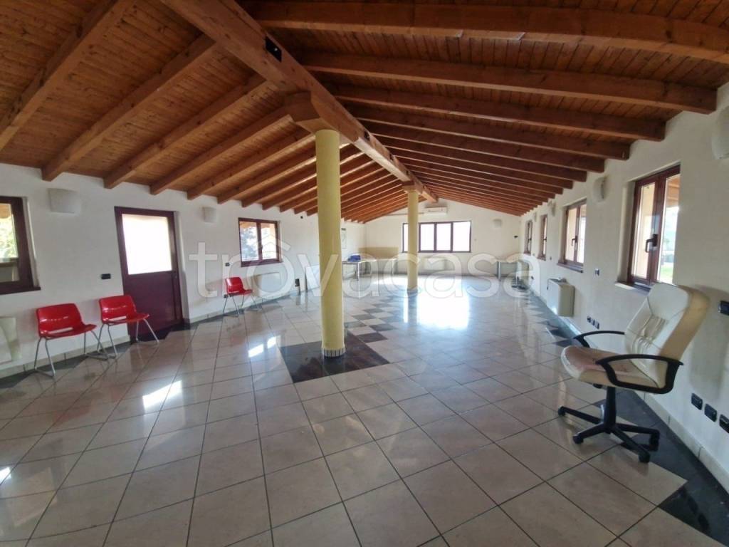 locale commerciale in affitto a Pogliano Milanese