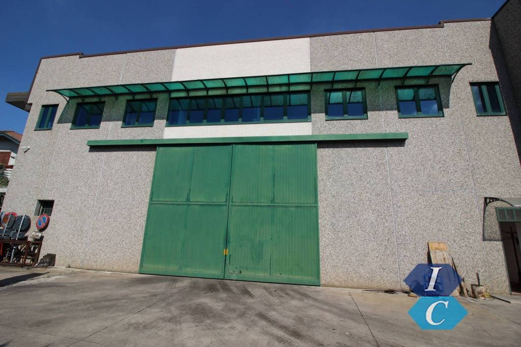 locale commerciale in affitto a Pregnana Milanese