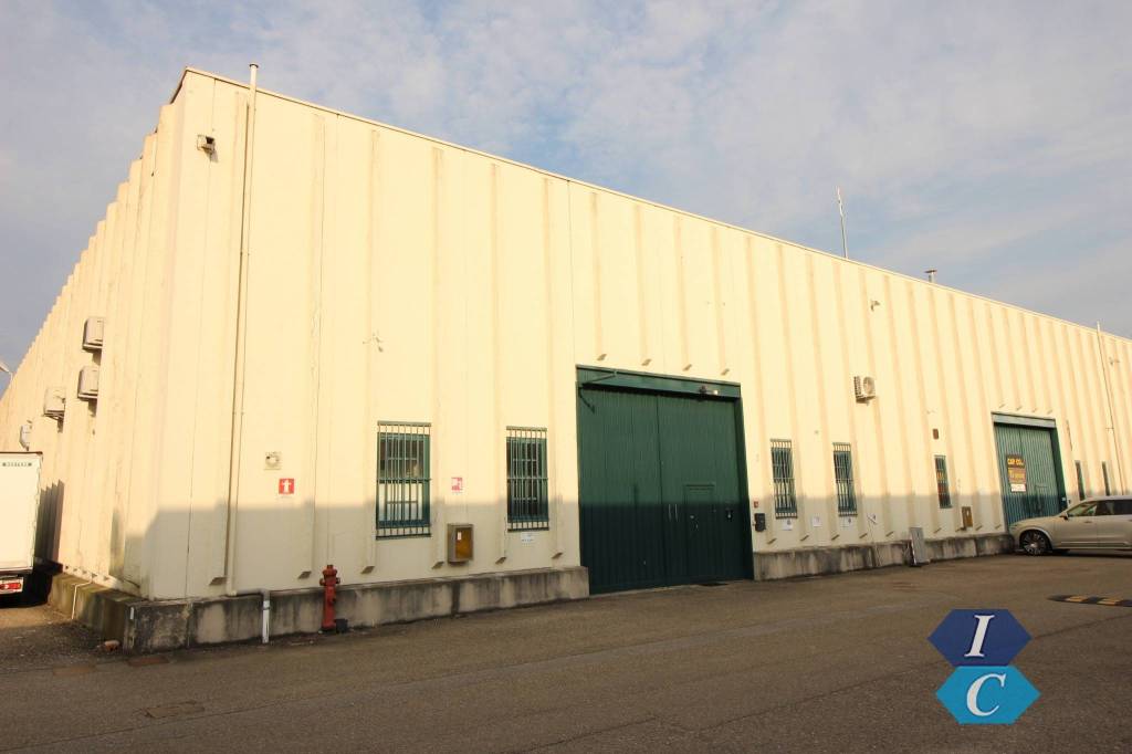 locale commerciale in affitto a Rescaldina