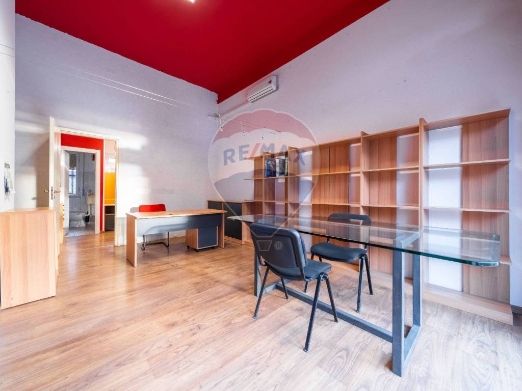 negozio in affitto a Rescaldina in zona Rescalda