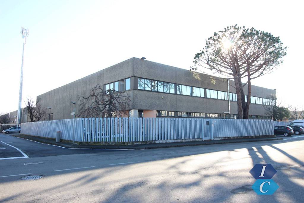 locale commerciale in affitto a Rescaldina