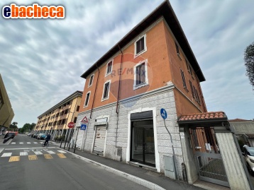 locale commerciale in affitto a Rho