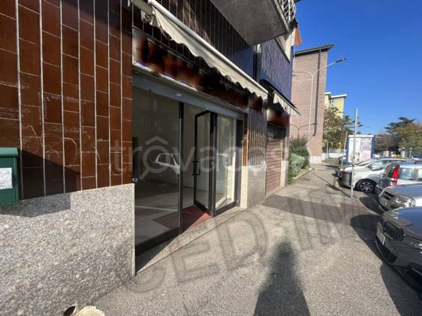 negozio in affitto a Rho